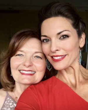 Alana de la Garza Instagram - Happy Mother’s Day to my mom, and all of you who make a difference, who give unconditionally, and who love like no other. ❤️ #HappyMothersDay