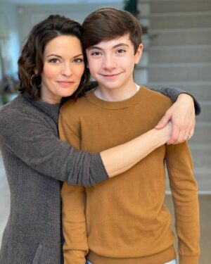 Alana de la Garza Instagram - A huge THANK YOU to @uniqlousa  for their donation to the @nationalscoliosiscenter  Our 12 yr old  has been wearing their Airism t-shirts underneath his brace and they’re simply amazing.  So soft, light, and super comfy. We told UNIQLO and they shipped MULTIPLE BOXES to the center for more kids to try.  BRAVO! We greatly appreciate your kindness and generosity! 
#nationalscoliosiscenter
#kindnessmatters