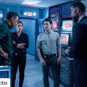 Alana de la Garza Instagram - Let’s do this ❤️