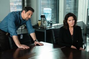 Alana de la Garza Instagram - New episode of #fbicbs Don’t miss it! @fbicbs #fbifam