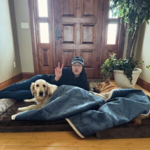 Alaqua Cox Instagram - My dogs are obsessed with their new cozy soft beds and the best part is the covers because it’s removable & washable🙌🏼 So easy! 
Use code ‘ECHO15’ for 15% off the entire order!💚