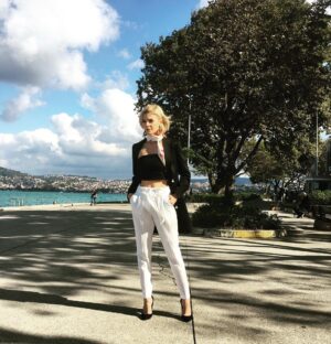 Alara Bozbey Instagram - Dolunay bu akşam saat 20:00'da Star tv'de ❤️