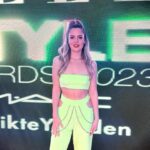 Alara Turan Instagram - 💚 #ellestyleawards2023 #davet #reklam