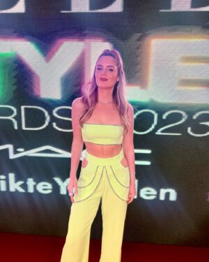 Alara Turan Instagram - 💚 #ellestyleawards2023
#davet #reklam