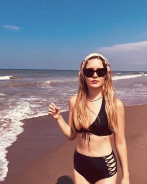 Alara Turan Instagram - Geç kalınmış köy tatili postu. 💙
#summervibes