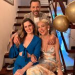 Alara Turan Instagram - Eveeet, bu bir veda postudur! ⭐️ Evlilik Hakkında Her Şey serüvenimiz bu hafta son buldu. Dahil olduğum günden bu yana içinde bulunmaktan mutluluk duyduğum, anlattığımız güçlü, kadına değer veren hikayelerinden her zaman gurur duyduğum bu işin bir parçası olmamı sağlayan başta yapımcımız, yönetmenlerimiz olmak üzere tüm kamera önü ve arkası ekip arkadaşlarıma, ve tabi ki beni üvey :) görmeyip geldiğim günden beri desteğini esirgemeyen siz değerli seyircilerimize bir teşekkürü borç bilirim. ✨ Sürç-ü lisan ettiysek affola. Başka projelerde tekrar görüşmek dileğiyle… ❤️