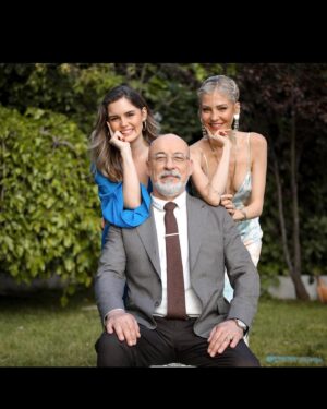 Alara Turan Instagram - Eveeet, bu bir veda postudur! ⭐️
Evlilik Hakkında Her Şey serüvenimiz bu hafta son buldu. Dahil olduğum günden bu yana içinde bulunmaktan mutluluk duyduğum, anlattığımız güçlü, kadına değer veren hikayelerinden her zaman gurur duyduğum bu işin bir parçası olmamı sağlayan başta yapımcımız, yönetmenlerimiz olmak üzere tüm kamera önü ve arkası ekip arkadaşlarıma, ve tabi ki beni üvey :) görmeyip geldiğim günden beri desteğini esirgemeyen siz değerli seyircilerimize bir teşekkürü borç bilirim. ✨ 
Sürç-ü lisan ettiysek affola. Başka projelerde tekrar görüşmek dileğiyle… ❤️