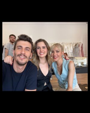 Alara Turan Instagram - Eveeet, bu bir veda postudur! ⭐️
Evlilik Hakkında Her Şey serüvenimiz bu hafta son buldu. Dahil olduğum günden bu yana içinde bulunmaktan mutluluk duyduğum, anlattığımız güçlü, kadına değer veren hikayelerinden her zaman gurur duyduğum bu işin bir parçası olmamı sağlayan başta yapımcımız, yönetmenlerimiz olmak üzere tüm kamera önü ve arkası ekip arkadaşlarıma, ve tabi ki beni üvey :) görmeyip geldiğim günden beri desteğini esirgemeyen siz değerli seyircilerimize bir teşekkürü borç bilirim. ✨ 
Sürç-ü lisan ettiysek affola. Başka projelerde tekrar görüşmek dileğiyle… ❤️