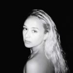 Alba August Instagram - På min kommande EP skriver jag mig bort från den jäkla vuxensjukan, bort från det sociala spelet, bort från allt som begränsar ens tänkande och kreativitet, där är jag fri. I Wish I Was Someone Else EP ute 27 oktober 🔮
