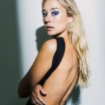Alba August Instagram - @inrikes_magasin 🌺☁️🌺 Foto @martin.kiessling Smink @lindahallberg