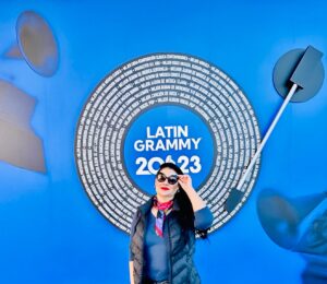 Alejandra Avalos Instagram - Llegando a Sevilla.... Lista para los @latingrammys este próximo 16 de Noviembre en el 
@fibesevilla Apoyando a nuestra música Tradicional Mexicana y a todos los nominados que con su talento y perseverancia ocupan los más altos puestos en la industria discográfica! #sevilla #latingrammy #españa #musica #mexico #latina #orgullo #tradicion #origenes #world #music #regional #culture #fibes