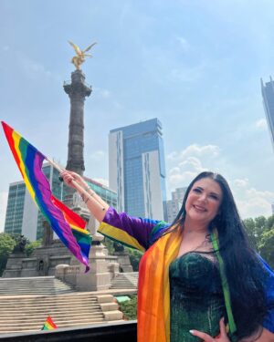 Alejandra Avalos Instagram - Celebrando el PRIDE 2023 Estrenando "Cae la Noche" de @aleavalosr  y @covablonds ,  defendiendo los derechos de la comunidad LGBTTTIQA   de igualdad, respeto , libertad y amor Feliz PRIDE @cdmx_oficial @gay.pridecdmx @pride @gaypridecdmxofficial @gaypridemexico @cdmx_oficial @marchalgbtcdmx @cdmx