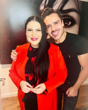 Alejandra Avalos Instagram - Muy Feliz Cumpleaños querido @hugomejuto ! Lo pasamos increíble ! @grandiosasof @grandiosas_fansclub @_grandiosas @grandiosassinmascara  @fans_grandiosas._.edits  @grandiosas