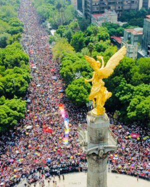 Alejandra Avalos Instagram - Celebrando el PRIDE 2023 Estrenando "Cae la Noche" de @aleavalosr  y @covablonds ,  defendiendo los derechos de la comunidad LGBTTTIQA   de igualdad, respeto , libertad y amor Feliz PRIDE @cdmx_oficial @gay.pridecdmx @pride @gaypridecdmxofficial @gaypridemexico @cdmx_oficial @marchalgbtcdmx @cdmx
