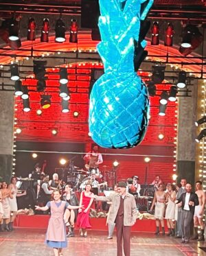 Alejandra Avalos Instagram - CABARET Maybe This Time.... estreno Alfombra Roja