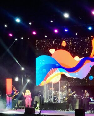 Alejandra Avalos Instagram - Feliz "50 Aniversario" querida @manoella_torres ! Extraordinario espectáculo, canté, reí, lloré y amé... Gracias por la invitación querido @elsergiogabriel Una noche inolvidable !!
