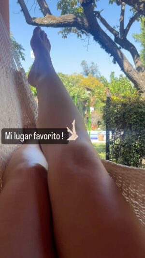 Alejandra Avalos Instagram - No hay mejor lugar en el Mundo.... que aquí y ahora en Ti
