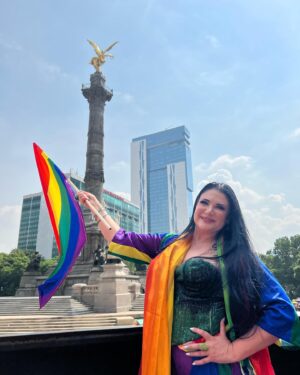 Alejandra Avalos Instagram - Celebrando el PRIDE 2023 Estrenando "Cae la Noche" de @aleavalosr  y @covablonds ,  defendiendo los derechos de la comunidad LGBTTTIQA   de igualdad, respeto , libertad y amor Feliz PRIDE @cdmx_oficial @gay.pridecdmx @pride @gaypridecdmxofficial @gaypridemexico @cdmx_oficial @marchalgbtcdmx @cdmx