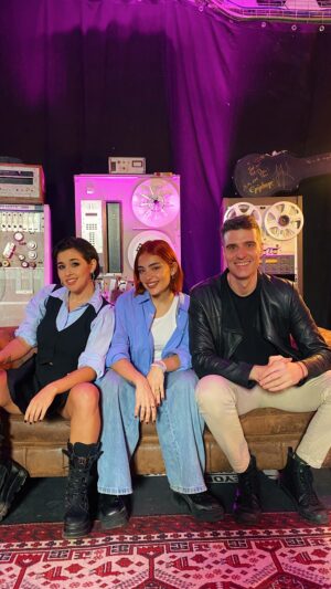 Alejandra Castelló González Instagram - Conoce más a @violeta.ot2023 : sus series, su comida preferida, que es lo que más raro que le ha pasado en Operación Triunfo, lo más bonito que le han regalado… 🥰🧡
.
#violeta #kivismoobarbarie #ot2023 #operaciontriunfo #elxvenir