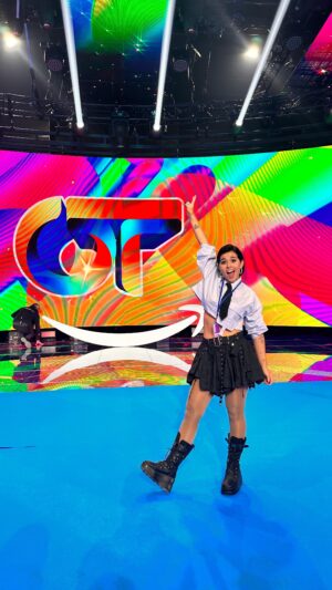 Alejandra Castelló González Instagram - Ahora si, empieza la aventura. Esta va a ser mi casa los próximos cuatro meses. No sabéis el sueño que es estar en @operaciontriunfo!!! Qué barbaridad!!! Espero que os encante! 
.
OPERACIÓN TRIUNFO 2023. COMO SIEMPRE, COMO NUNCA.
.
#operaciontriunfo #ot2023