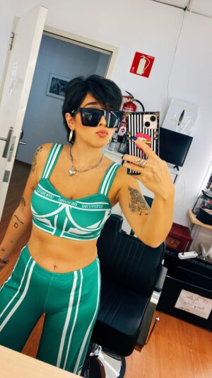 Alejandra Castelló González Instagram - “COMO ME ROBARON CUANDO IBA A TRABAJAR A OPERACION TRIUNFO”
.
No pensaba dejar esto aquí, pero entre que se ha viralizado en la otra red social y que así me queda de recuerdo… a disfrutar de un buen drama o bollodrama (porque si roban a una bollera es bollodrama? Pregunto)
.
#operaciontriunfo #ot2023 #robo #ladron #movil #iphone #drama #bollodrama
