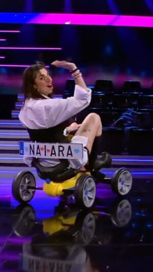 Alejandra Castelló González Instagram - ¿Qué ha valido más la pena? 🤔 ¿Ver a nuestros concursantes de peques 👶 o a Naiara entrando en la Academia en un 🏎️? ¿Cómo lo veis? 🤣 #OT2023