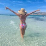 Alejandra Ambrosi Instagram – La playa contigo es siempre una gran idea ☀️🏖️👙🩳🐚