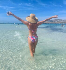 Alejandra Ambrosi Instagram - La playa contigo es siempre una gran idea ☀️🏖️👙🩳🐚
