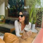 Alejandra Ambrosi Instagram - Días. Reflejos. Instantes. 💫🪞 ¿Cuál es su momento favorito del día?