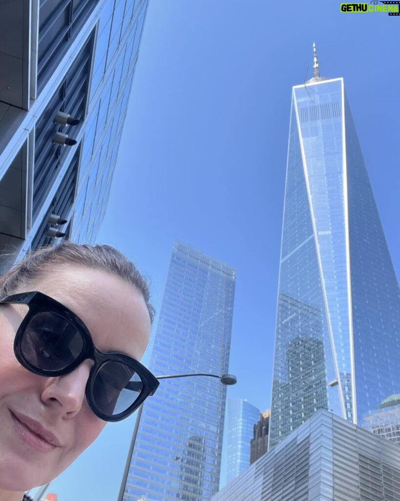 Alejandra Barros Instagram - Hoy si caminamos todo el día! @luisma.peralta pero valió la pena! #NY #newyork 🍎