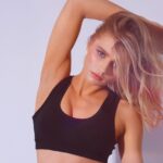 Alena Savostikova Instagram - 𝑶𝒖𝒕𝒕𝒂𝒌𝒆𝒔 @cooketv @greenappleactive 🍏