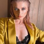 Alena Savostikova Instagram - ᴏɴᴄᴇ ʏᴏᴜ ꜰɪɴᴀʟʟʏ ᴍᴀᴋᴇ ᴜᴘ ʏᴏᴜʀ ᴍɪɴᴅ, ᴛʜᴇʀᴇ ɪꜱ ᴛʜɪꜱ ꜰᴇᴇʟɪɴɢ ᴏꜰ ᴄᴇʀᴛᴀɪɴᴛʏ ᴀɴᴅ ᴘᴇᴀᴄᴇ... ɪᴛ’ꜱ ᴀꜱ ɪꜰ ᴀ ᴡᴀʀᴍ ᴄʟᴏᴛʜ ᴏꜰ ꜱᴇʀᴇɴɪᴛʏ ᴡᴀꜱʜᴇᴅ ᴏᴠᴇʀ ʏᴏᴜ. ʏᴏᴜ ꜱᴜᴅᴅᴇɴʟʏ ʀᴇᴀʟɪᴢᴇ ᴛʜᴀᴛ ᴀʟʟ ᴛʜᴀᴛ ᴀɴxɪᴇᴛʏ ᴛʜᴀᴛ ʟᴇᴅ ᴜᴘ ᴛᴏ ᴛʜɪꜱ ᴍᴏᴍᴇɴᴛ ᴡᴀꜱ ᴀ ꜱᴇʟꜰ-ᴄʀᴇᴀᴛᴇᴅ ɪʟʟᴜꜱɪᴏɴ ᴛʜᴀᴛ ᴊᴜꜱᴛ ᴋᴇᴘᴛ ʏᴏᴜ ᴄᴀɢᴇᴅ ᴜᴘ, ʙᴜᴛ ᴡᴀꜱ ᴀ ʟᴇꜱꜱᴏɴ ɪɴ ɪᴛꜱᴇʟꜰ. ʏᴏᴜ ʜᴀᴅ ᴛᴏ ᴄᴏᴍᴇ ᴛᴏ ᴛʜɪꜱ ʏᴏᴜʀꜱᴇʟꜰ, ᴛᴏ ʀᴇᴀʟʟʏ ᴀᴘᴘʀᴇᴄɪᴀᴛᴇ ᴀʟʟ ᴛʜᴇ ɴᴜᴀɴᴄᴇꜱ ᴏꜰ ʏᴏᴜʀ ᴊᴏᴜʀɴᴇʏ. ꜱᴏ ꜰᴀʀ 2024 ʜᴀꜱ ʙᴇᴇɴ ᴛʜᴇ ʙᴇꜱᴛ ʏᴇᴀʀ ᴏꜰ ᴍʏ ʟɪꜰᴇ. ɴᴏᴛ ʙᴄ ᴏꜰ ᴀɴʏ ᴇxᴘᴇʀɪᴇɴᴄᴇꜱ ᴏʀ ɢᴏᴀʟ ᴀᴄʜɪᴇᴠᴇᴍᴇɴᴛꜱ, ʙᴜᴛ ʙᴄ ɪ ᴀᴍ ꜰɪɴᴀʟʟʏ ꜱᴛᴀʀᴛɪɴɢ ᴛᴏ ᴜɴᴅᴇʀꜱᴛᴀɴᴅ ᴍʏꜱᴇʟꜰ & ᴛʜᴇ ᴅʀɪᴠɪɴɢ ꜰᴏʀᴄᴇ ʙᴇʜɪɴᴅ ᴍʏ ᴀᴄᴛɪᴏɴꜱ. ᴛʜᴇ ꜱᴜʙᴄᴏɴꜱᴄɪᴏᴜꜱ ᴛɪᴄᴋꜱ ᴛʜᴀᴛ ʟᴇᴅ ᴍᴇ ʜᴇʀᴇ. ɪ ᴀᴍ ꜰɪɴᴀʟʟʏ ᴀʙʟᴇ ᴛᴏ ᴀᴘᴘʀᴇᴄɪᴀᴛᴇ ᴛʜᴇ ɪʀᴏɴʏ ᴏꜰ ᴛʜᴇ ᴊᴏᴜʀɴᴇʏ ᴡɪᴛʜᴏᴜᴛ ʜᴀᴠɪɴɢ ᴛᴏ ᴄʜᴀꜱᴇ ᴀ ᴅᴇꜱᴛɪɴᴀᴛɪᴏɴ ɪɴ ᴍɪɴᴅ & ɴᴏᴛ ɴᴇᴄᴇꜱꜱᴀʀɪʟʏ ᴇᴠᴇɴ ʜᴀᴠᴇ ᴀ ꜰɪɴɪꜱʜ ʟɪɴᴇ... ᴏʀ ɴᴇᴇᴅ ꜰᴏʀ ᴀɴꜱᴡᴇʀꜱ. 2024 ʜᴀꜱ ʙᴇᴇɴ ᴍʏ ꜰᴀᴠᴏʀɪᴛᴇ ʏᴇᴀʀ ᴛʜᴜꜱ ꜰᴀʀ ʙᴄ ꜰᴏʀ ᴛʜᴇ ꜰɪʀꜱᴛ ᴛɪᴍᴇ ɪɴ ᴍʏ ʟɪꜰᴇ ɪɴꜱᴛᴇᴀᴅ ᴏꜰ ʀᴀᴄɪɴɢ ᴛᴏ ᴛʜᴇ ꜰɪɴɪꜱʜ ʟɪɴᴇ, ɪ ᴀᴍ ᴊᴜꜱᴛ ᴄʀᴜɪꜱɪɴɢ & ᴇɴᴊᴏʏɪɴɢ ᴛʜᴇ ᴠɪᴇᴡ ᴏᴜᴛ ᴛʜᴇ ᴡɪɴᴅᴏᴡ. ɪᴛ’ꜱ ɴɪᴄᴇ ᴛᴏ ʙᴇ ʜᴇʀᴇ. 💛 #journaling