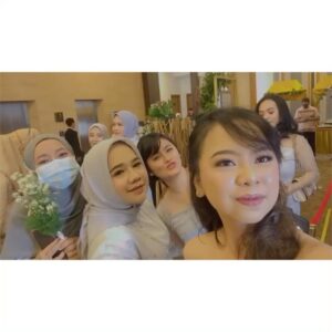 Alenta S. Hombing Instagram - Jika sudah waktunya tak perlu dikejar pun pasti akan dimiliki..Jika belum waktunya dikejar sampai poros manapun tak kan ketemu😇semua akan indah pada waktuny❤️🥰😘
