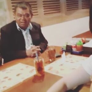 Alenta S. Hombing Instagram - Keluarga yg paling bermakna adalah bs menciptakan tawa walau se sederhana mungkin😇🙏 Mauliate Godang Tulangku (Abangnya Mama)Happy Monday