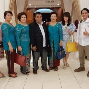 Alenta S. Hombing Instagram - Keluarga yg paling bermakna adalah bs menciptakan tawa walau se sederhana mungkin😇🙏 Mauliate Godang Tulangku (Abangnya Mama)Happy Monday