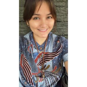 Alenta S. Hombing Instagram - ❤️Perjumpaan IDENTITAS dan ENTITAS❤️

IDENTITAS merupakan Cerminan/Refleksi diri yang berasal dari lingkungan keluarga, gender, budaya, etnis dan proses sosialisasi

ENTITAS sesuatu yang memiliki keberadaan yang unik dan berbeda walaupun tidak harus dalam bentuk fisik semata😊

Communicating Accross Cultures (Stella Ting Toomey)

Semangat menghadapi Politik 2024
#happyfriday