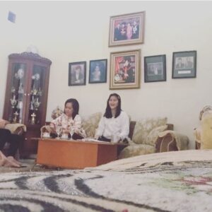 Alenta S. Hombing Instagram - Di dunia ini tiada yang lebih nikmat dari Mengucap syukur dapat berkumpul dan menghabiskan waktu istirahat dg keluarga..💜💜💜💜💜💜💜💜Happy Sunday