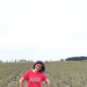 Alenta S. Hombing Instagram - Aku bukan Pesolek apalagi Wayang Golek, Aku terlahir sebagai Pejuang dalam mencari Peluang..artikan semua dg positif maka km akan temukan arti Kesatuan Seutuhnya😊Jauhkan Compare Dekati Prepare, Hidup bukan soal Hitam Putih, Rupawan dan tidak, tapi seberapa Besar Perjuangan dan Peluang yg km ciptakan agar Dunia dapat mengenal Indonesia.. Hidup bukan sekedar Bersolek lalu menuruti semua perkataan org layaknya Wayang Golek Karena hal tsb akan membawamu pada titik Compare yang satu dg lainya, tentu itu akan menjauhkan satu suku dg suku yg lainnya, Tp cobalah dekati kalimat Prepare utk tiap hal yg buruk pasti sedikit bnyk akan berubah karena adanya dampak yang baik selama km kuat jadi orang yang berdampak baik bukan sbaliknya lakukan lah❤️😇🔥i love Indonesia#SAVEPAPUA❤️#maafbarusempatpostingsusahsignal
