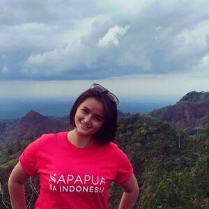 Alenta S. Hombing Instagram - Aku bukan Pesolek apalagi Wayang Golek, Aku terlahir sebagai Pejuang dalam mencari Peluang..artikan semua dg positif maka km akan temukan arti Kesatuan Seutuhnya😊Jauhkan Compare Dekati Prepare, Hidup bukan soal Hitam Putih, Rupawan dan tidak, tapi seberapa Besar Perjuangan dan Peluang yg km ciptakan agar Dunia dapat mengenal Indonesia.. Hidup bukan sekedar Bersolek lalu menuruti semua perkataan org layaknya Wayang Golek Karena hal tsb akan membawamu pada titik Compare yang satu dg lainya, tentu itu akan menjauhkan satu suku dg suku yg lainnya, Tp cobalah dekati kalimat Prepare utk tiap hal yg buruk pasti sedikit bnyk akan berubah karena adanya dampak yang baik selama km kuat jadi orang yang berdampak baik bukan sbaliknya lakukan lah❤️😇🔥i love Indonesia#SAVEPAPUA❤️#maafbarusempatpostingsusahsignal