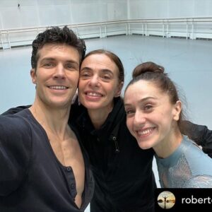 Alessandra Ferri Instagram - How special it has been to coach this two beautiful dancers and beautiful friends in Manon . I loved dancing this role and now it is just as wonderful to be helping others to discover the depth and layers of this amazing ballet.  @marianelanunezofficial @robertobolle  i can’t wait to watch them tomorrow night with the @royal.ballet.london 💜⭐️