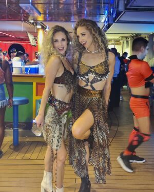 Alex-Anne Aubé-Kubel Instagram - Shakira Shakira 👯‍♀️ @eddiebrunton