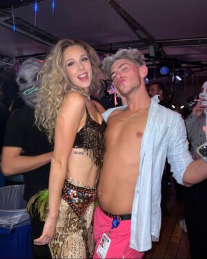 Alex-Anne Aubé-Kubel Instagram - Shakira Shakira 👯‍♀️ @eddiebrunton