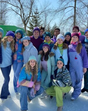 Alex-Anne Aubé-Kubel Instagram - My first American movie🎬
@paramountplus @nickelodeon 

J’ai eu la chance de participer au film “Snow day”. Tellement une belle expérience et une opportunité de rencontrer des artistes incroyables. 

Félicitations également à @hlghlg qui a obtenu une nomination aux Emmy Awards pour sa chorégraphie. 👏

assistant chorégraphe @kristiandalisay @cassie.dalisay @sam.chouinard7 
Directeur: Mickael Lembeck 

Merci @catherineauclair_ 

#nicklodeon #nicklodeonawards #snowday #snowdaymovie #musicalmovie #americanmovie #paramountplus #figureskating #canadianskater #proiceskating #winter
