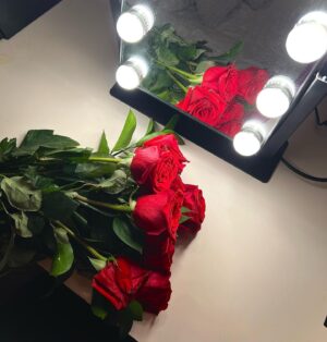 Alex-Anne Aubé-Kubel Instagram - Closing night and Valentines 🌹🪩