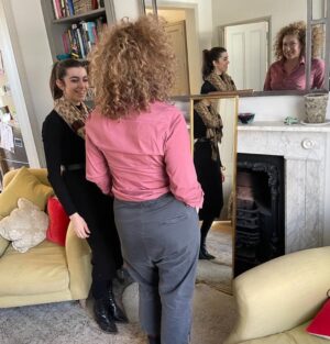 Alex Kingston Instagram - Feeling super happy after meeting @cje_official to discuss the style of dress she would create for Teens Unite Charity “Strictly” Fundraiser….and I am thrilled with the result 👍🏼❤️❤️❤️💋💋💋💋💋Thank you so much