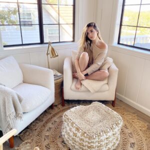 Alexa Nisenson Instagram - lake arrowhead is my fav spot near LA to slow down and just recharge!!! my fav @airbnb ‘s in the area have always been @to_dwell_here • this isn’t an ad • just so in love with their homes and they are literally the nicest ppl ever…so wanted to share!! I stayed at their pacific palisades house this trip and as u can see the entire house is literally perfection but also…no shortage of photo op spots here which you know I love!! #lakearrowhead #lakelife