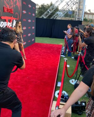 Alexa Nisenson Instagram - thank you so much  @netflix @cobrakaiseries for having me! so honored to have been there to celebrate everyone involved in this incredible show! #cobrakai SEASON 5 is officially avail to stream on #netflix TODAY!!! 👏🏻😃🥋wait  until u guys see what this incredible cast and their brilliant creatives have coming your way this season. OMG!!!