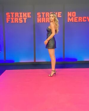 Alexa Nisenson Instagram - thank you so much  @netflix @cobrakaiseries for having me! so honored to have been there to celebrate everyone involved in this incredible show! #cobrakai SEASON 5 is officially avail to stream on #netflix TODAY!!! 👏🏻😃🥋wait  until u guys see what this incredible cast and their brilliant creatives have coming your way this season. OMG!!!
