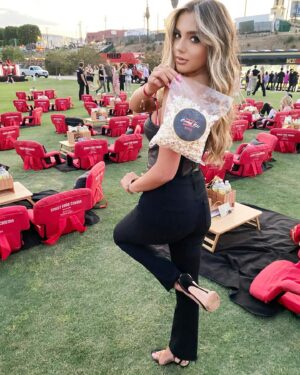 Alexa Nisenson Instagram - thank you so much  @netflix @cobrakaiseries for having me! so honored to have been there to celebrate everyone involved in this incredible show! #cobrakai SEASON 5 is officially avail to stream on #netflix TODAY!!! 👏🏻😃🥋wait  until u guys see what this incredible cast and their brilliant creatives have coming your way this season. OMG!!!