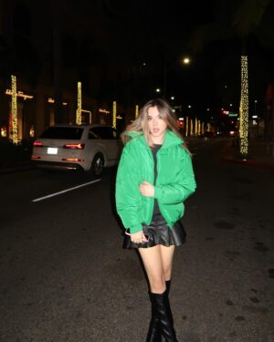Alexa Nisenson Instagram - 💜💚💜💚